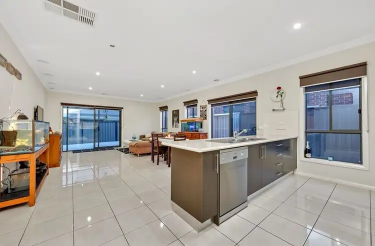 Fifth view of Homely house listing, 10 Gunther Way, Wollert VIC 3750