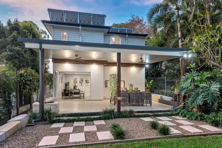 52 Chapman Street, Chapel Hill QLD 4069