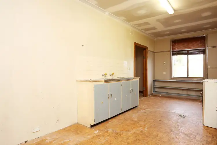 Fifth view of Homely house listing, 2 Scott Street, Clare SA 5453