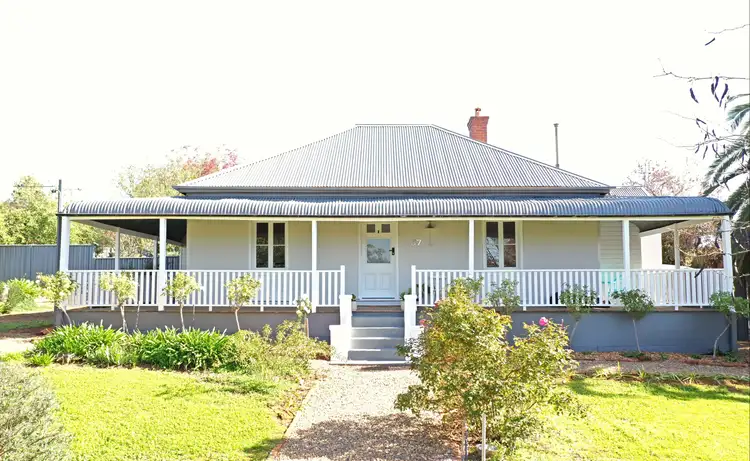 37 Yass Street, Young NSW 2594