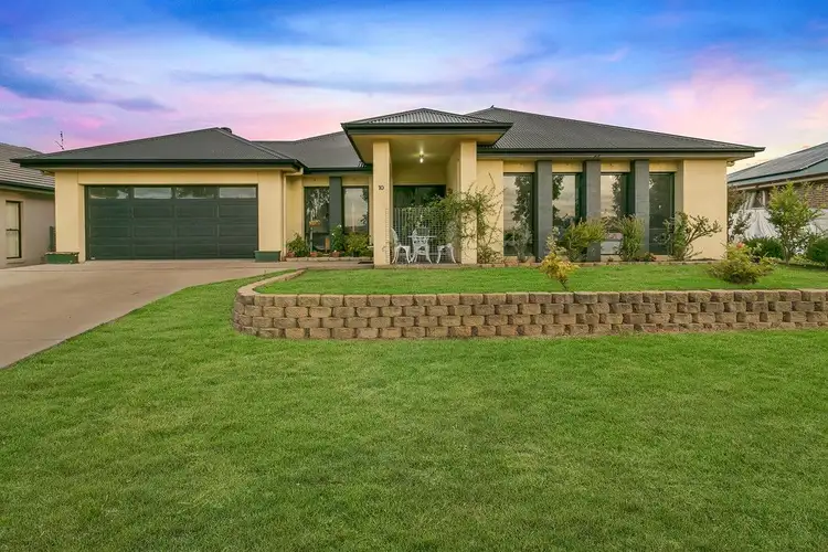 10 Emu Close, Tamworth NSW 2340