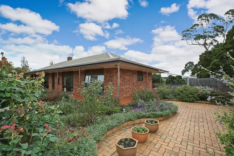 24 Beatons Road, Cobden VIC 3266