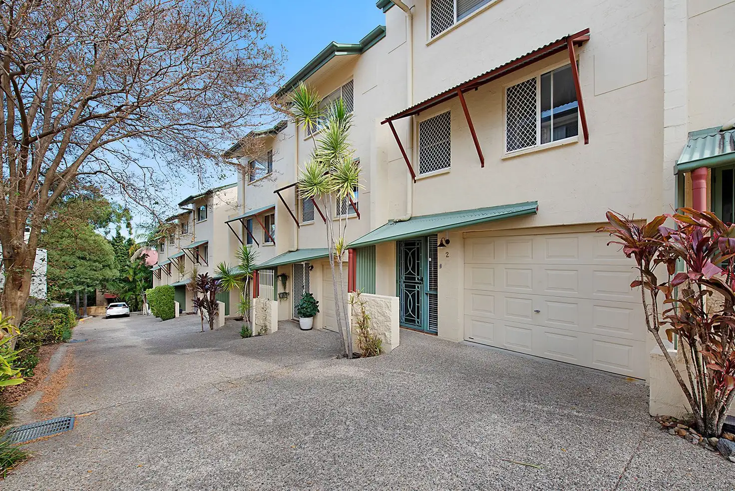 Main view of Homely townhouse listing, 2/25 View Street, Mount Gravatt East QLD 4122