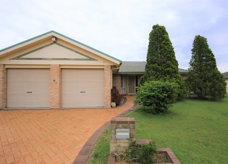 8 Hobert Close, Tea Gardens NSW 2324