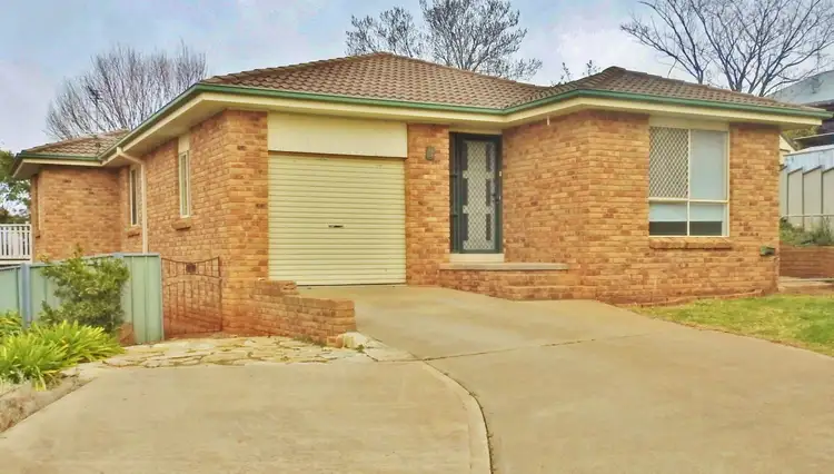3 Brocade Place, Young NSW 2594