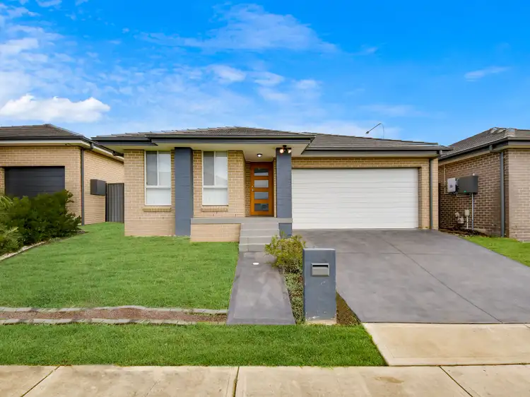 10 Fishburn Street, Jordan Springs NSW 2747