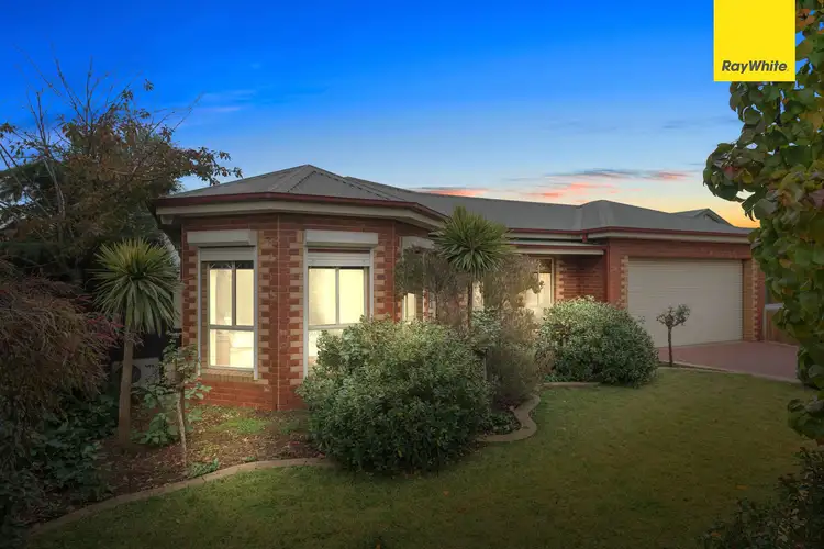 2 Manor Place, Melton VIC 3337