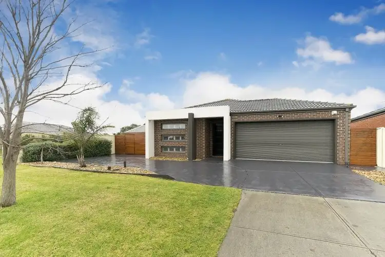 4 Delft Place, Pakenham VIC 3810