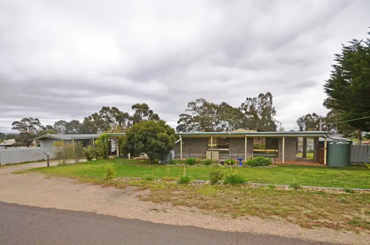 25 Mountain View Street, Avoca VIC 3467
