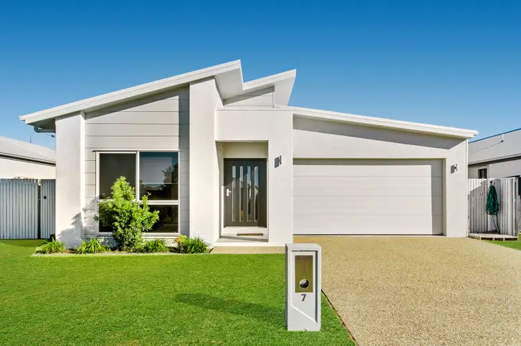 Second view of Homely house listing, 7 Salonika Circuit, Bushland Beach QLD 4818