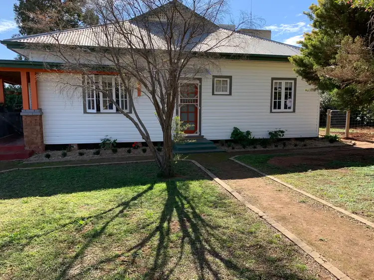 10 Mingelo Street, Peak Hill NSW 2869