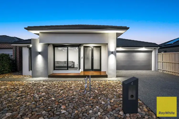 4 Bluebank Avenue, Clyde North VIC 3978