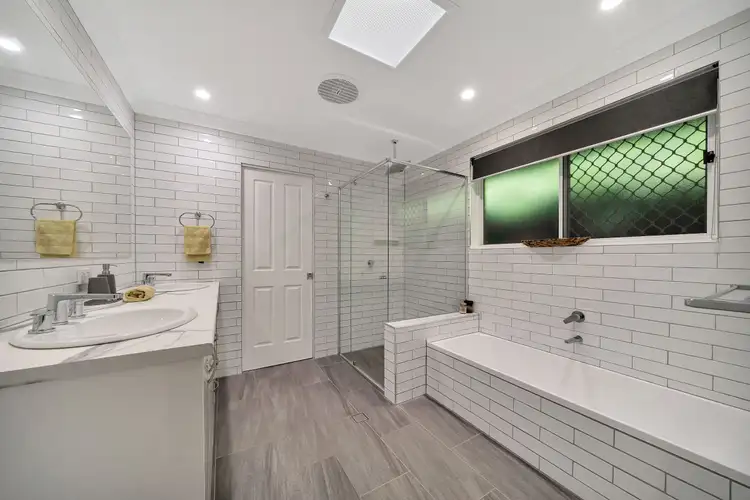 1 Leigh Place, Edens Landing QLD 4207