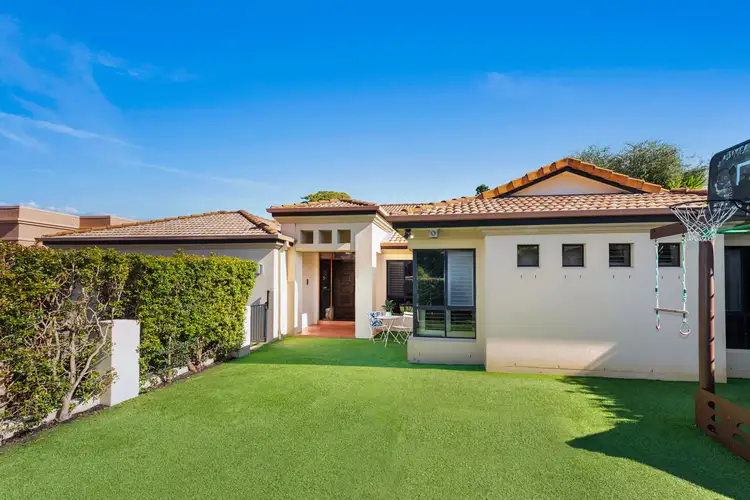6 Pacific Close, Carindale QLD 4152