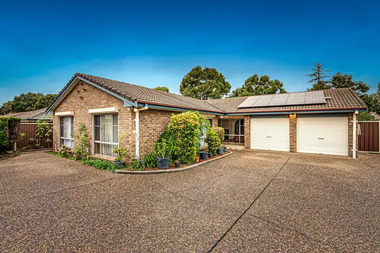 7 Phar Lap Close, Casula NSW 2170