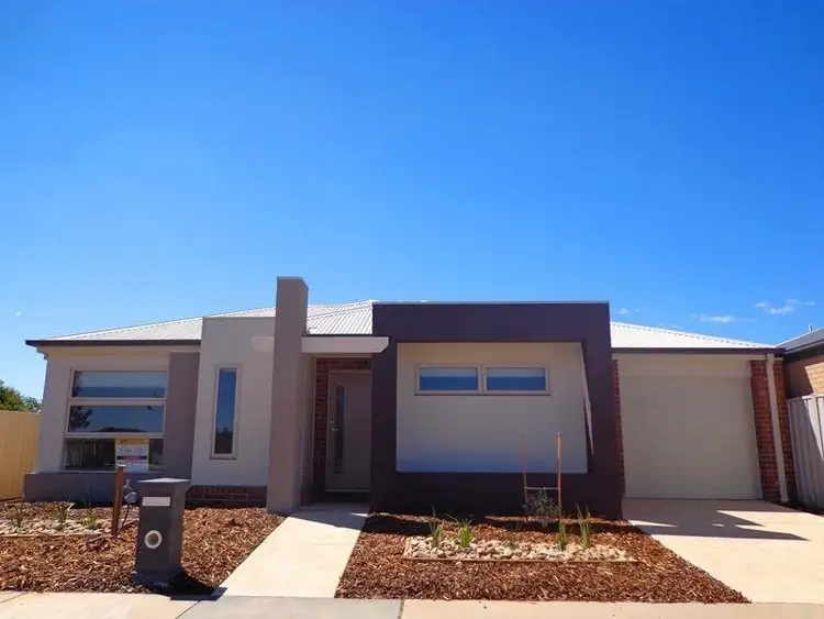 11 Bushwalk Grove, Epsom VIC 3551