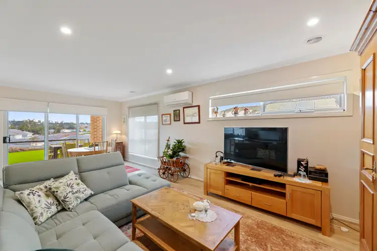 Sixth view of Homely house listing, 5 Chaucer Way, Drouin VIC 3818