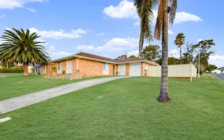81 Lorenzo Crescent, Rosemeadow NSW 2560