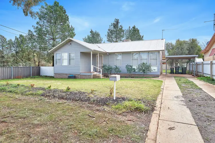2 Loughnan Street, Coolamon NSW 2701