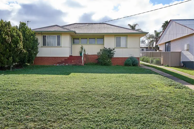 19 Gilmore Avenue, Mount Austin NSW 2650