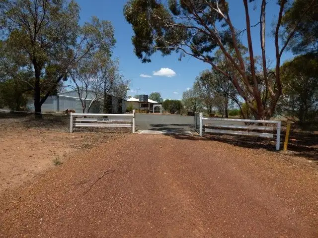 98 Minkadell Road, Roma QLD 4455