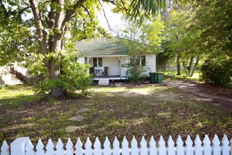 22 Barnsley Street, Queens Park WA 6107
