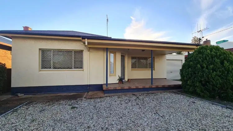 24 Armstrong Street, Parkes NSW 2870