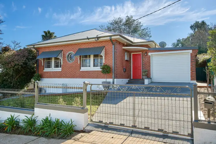 17 Urana Street, Turvey Park NSW 2650