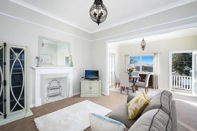 11 Nioka Avenue, Point Clare NSW 2250