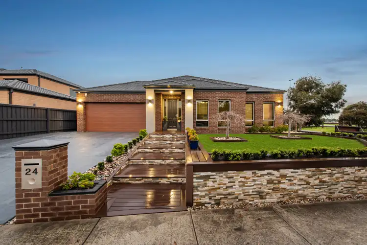 24 Hull Crescent, Pakenham VIC 3810