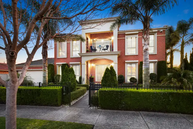 28 Flinders Chase, Pakenham VIC 3810