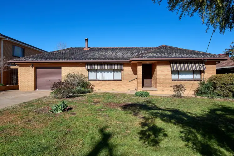 8 Fraser Street, Mount Austin NSW 2650