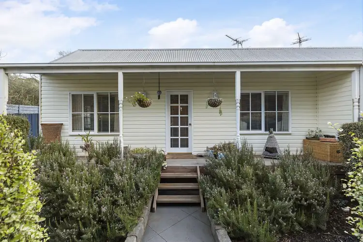 2/52 Stawell Street, Romsey VIC 3434