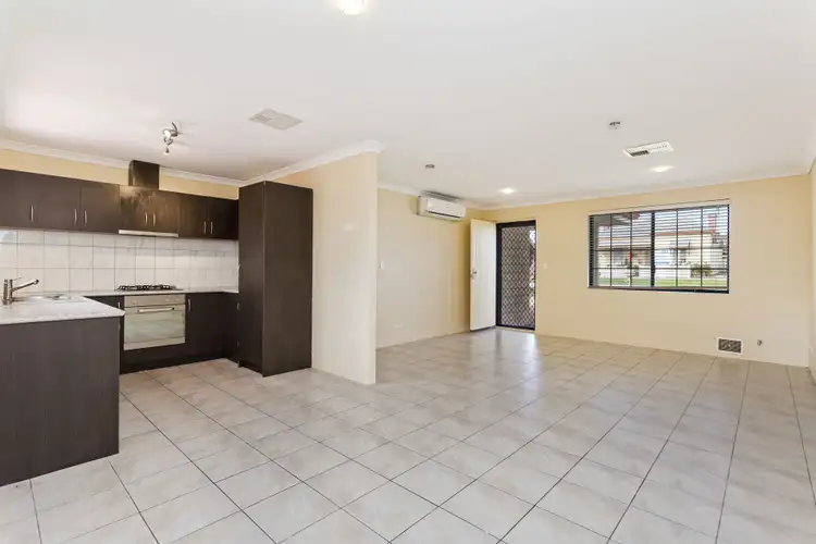 2/33 Elvire Street, Viveash WA 6056