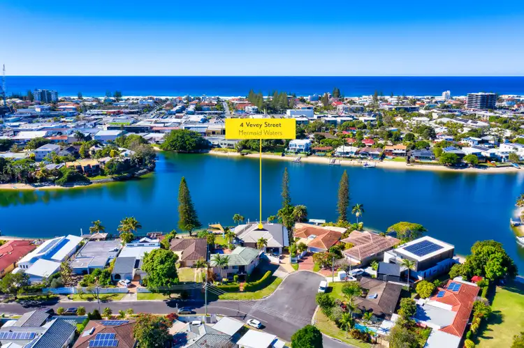 4 Vevey Street, Mermaid Waters QLD 4218
