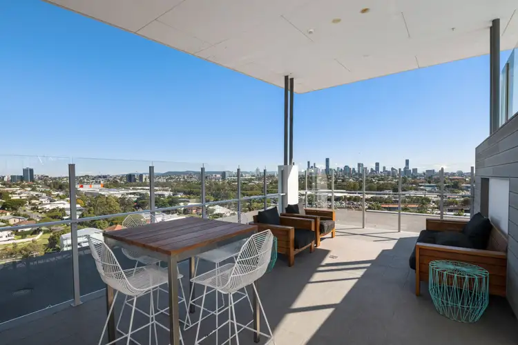2055/123 CAVENDISH Road, Coorparoo QLD 4151