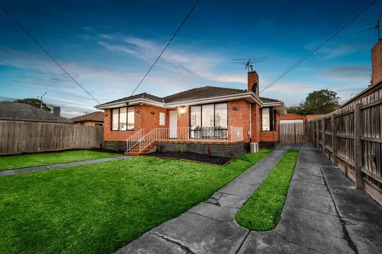 1 McComas Grove, Burwood VIC 3125