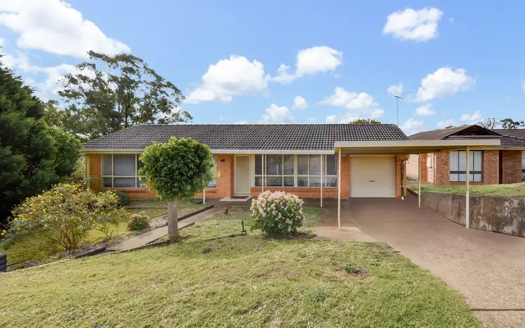 11 Charmian Place, Rosemeadow NSW 2560