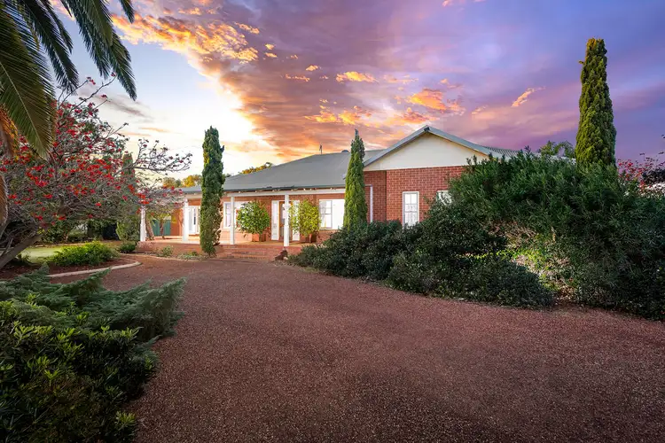 11 Leicester Close, Deepdale WA 6532