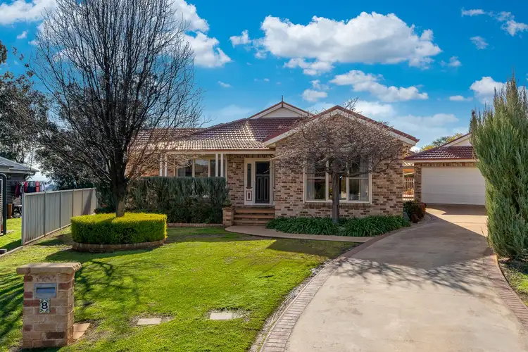 8 Paris Place, Cowra NSW 2794