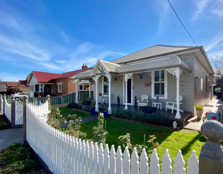 5 Marina Street, Young NSW 2594