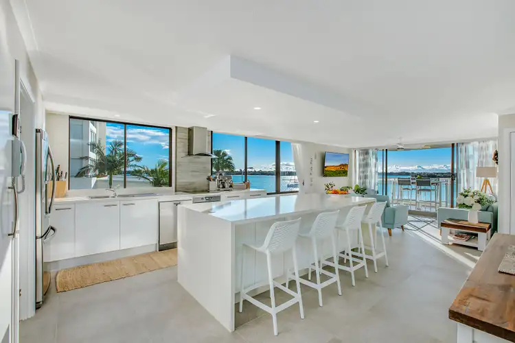 8/318 Marine Parade, Labrador QLD 4215