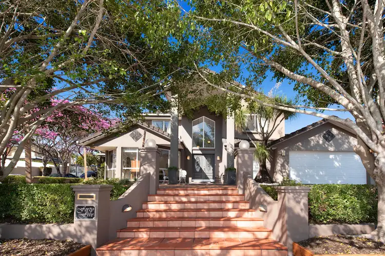 45 St Andrews Crescent, Carindale QLD 4152