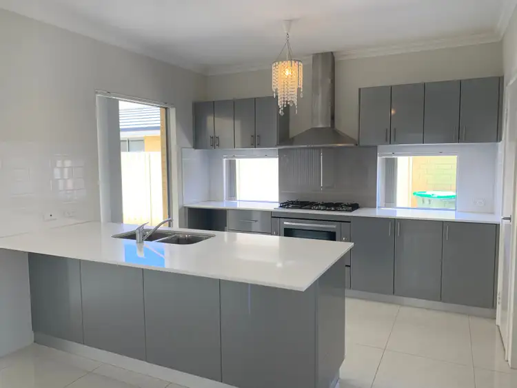 8 Seashells Crescent