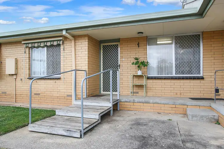 Main view of Homely unit listing, 2/17 Allambie Crescent, Wodonga VIC 3690