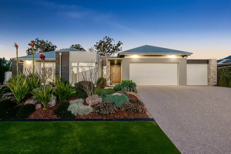 16 Daniells Close, Middle Ridge QLD 4350