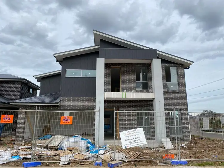 8 (unit 2) Firewheel Circuit, Gregory Hills NSW 2557