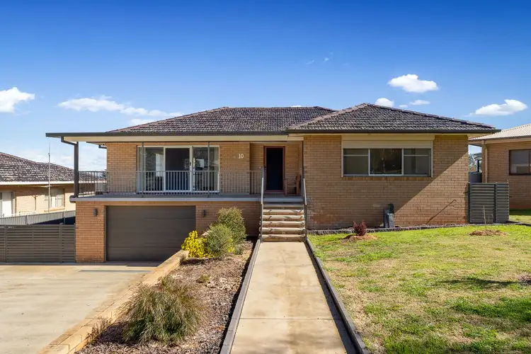 10 Elizabeth Avenue, Cowra NSW 2794