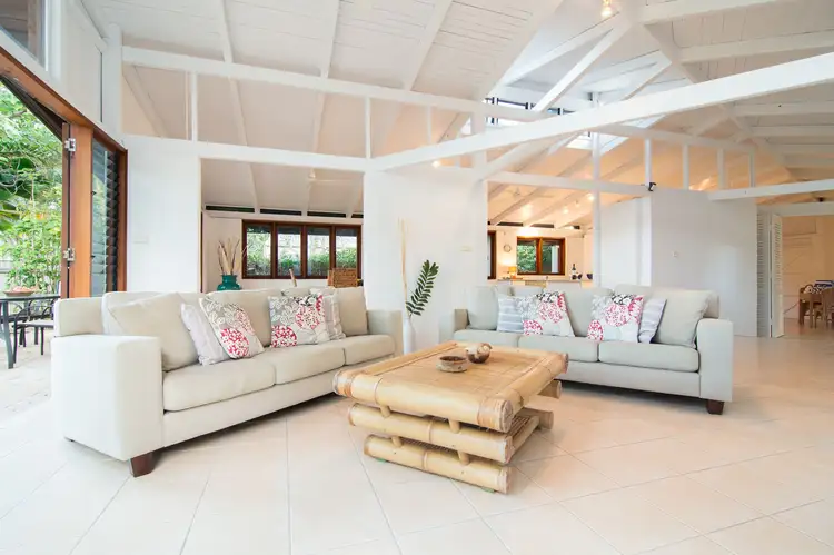33 Oak Street, Oak Beach QLD 4877