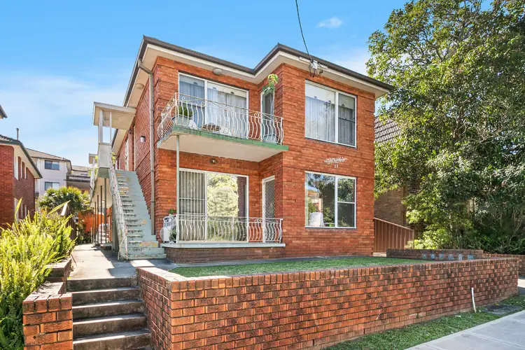 2/23 Hampton Court Road, Carlton NSW 2218